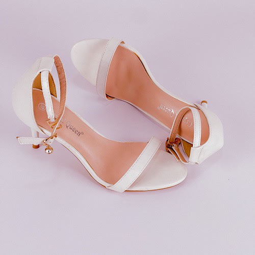 Ladies white low heel sandals outlet