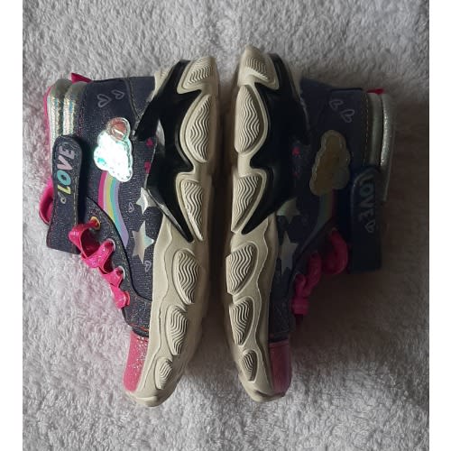 Female sneakers on new arrivals konga