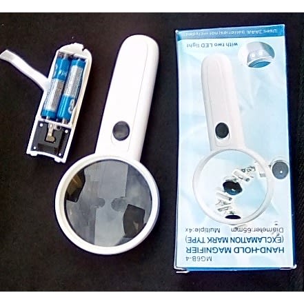 magnifying glass with light for reading