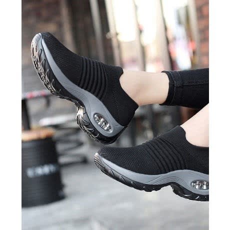Cushioned discount walking sneakers