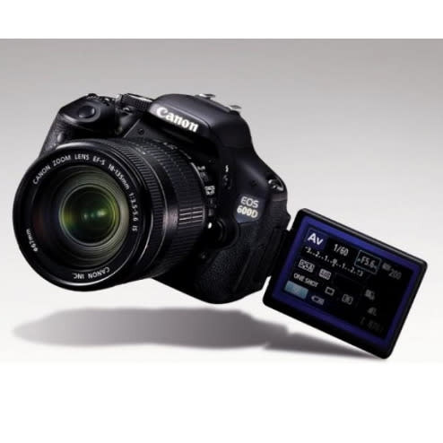 eos 600d camera with 18 to 55mm lens