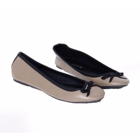 nude round toe flats