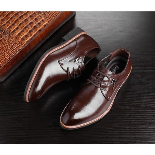 Men's Leather Shoe With Pointed Toe - Dark Brown.