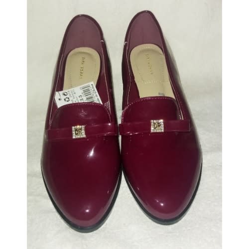 Wine coloured flat top shoes