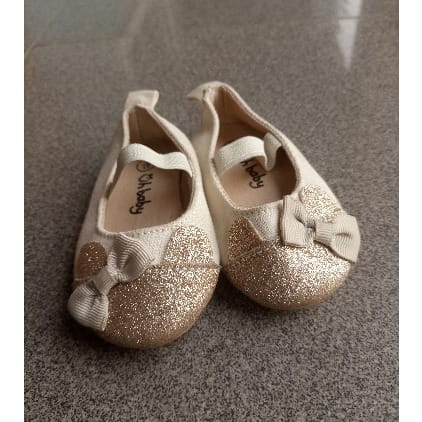 Gold glitter shoes 2025 for baby girl