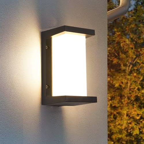 Fence shop light fittings