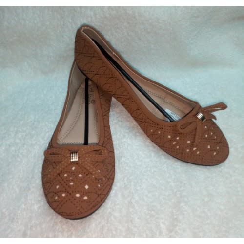 trendy flat shoes for ladies