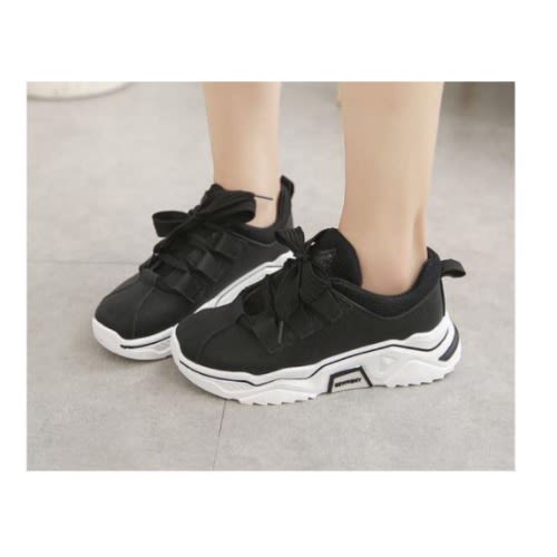 Ladies Light Sneakers With Wide Lace 